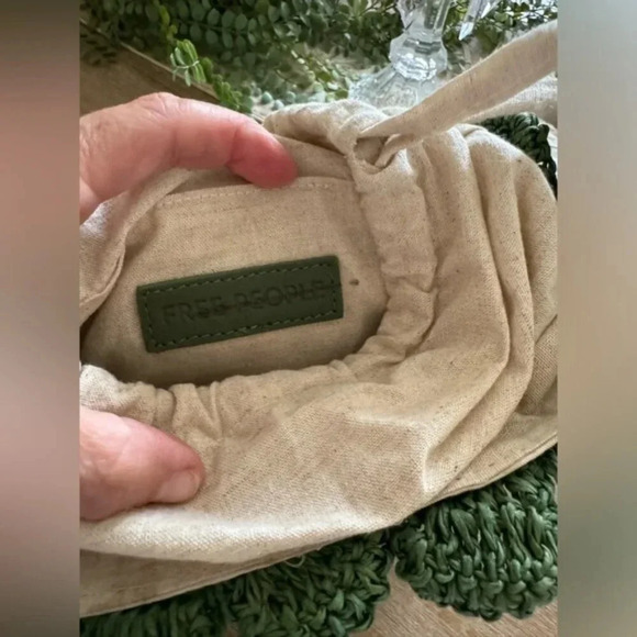 Free People Best In Show Bucket Bag in Hunter Green NWOT $108 - Picture 7 of 12